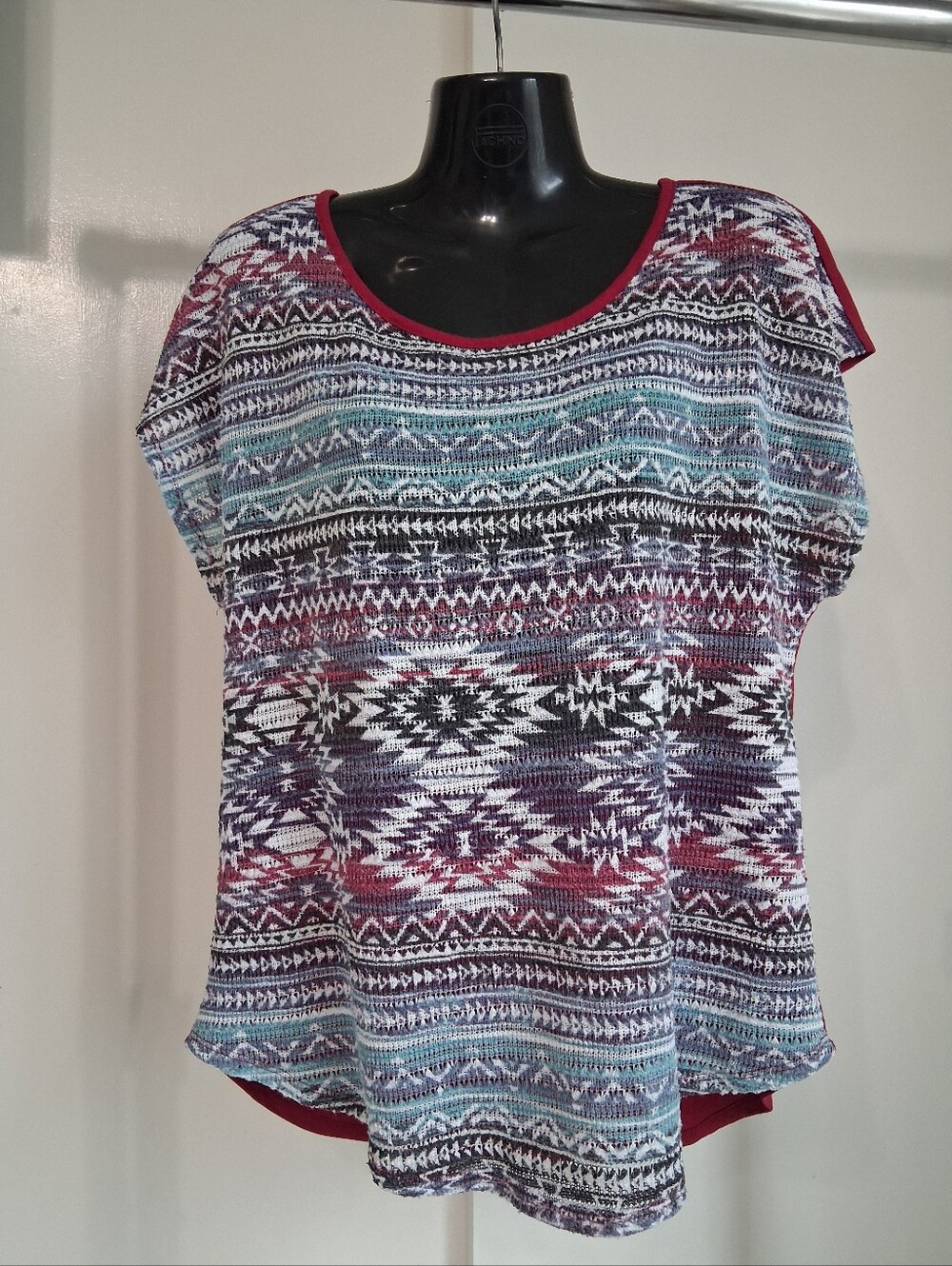 New Directions Multicolor Geometric Scoop Neck Tunic with Burgundy Trim Sz L